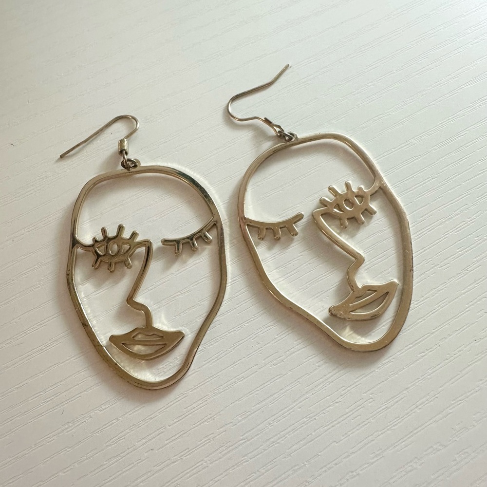 Gold face artsy cute earrings
